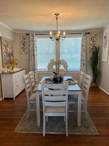 Charming 3BR Minutes to Moody AFB, Downtown & VSU in 華爾多斯塔