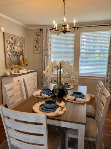 Charming 3BR Minutes to Moody AFB, Downtown & VSU in 華爾多斯塔