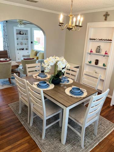 Charming 3BR Minutes to Moody AFB, Downtown & VSU in 華爾多斯塔