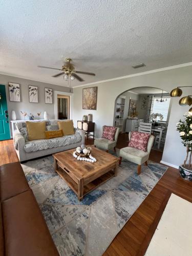 Charming 3BR Minutes to Moody AFB, Downtown & VSU in 華爾多斯塔