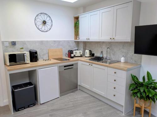 廚房, Bright one bedroom apartment with garden in 阿默舍姆