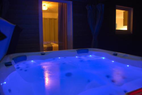 Karstais baseins, Ty-koad spa in Laz