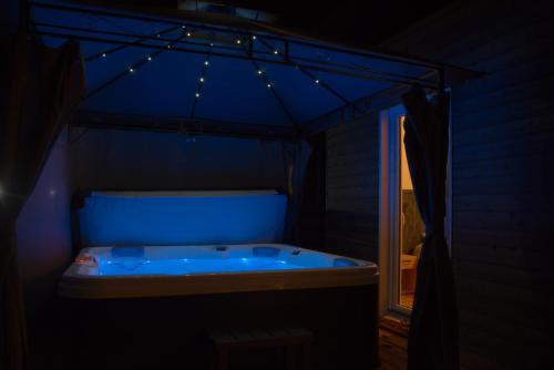 Karstais baseins, Ty-koad spa in Laz