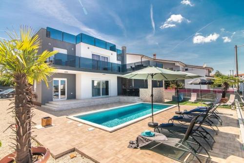 Villa Ancora near Medulin for 10 persons with private pool & pet friendly - only 800 meters from beach - Location, gîte - Ližnjan