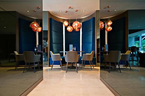 Clayton Hotel Chiswick - image 10