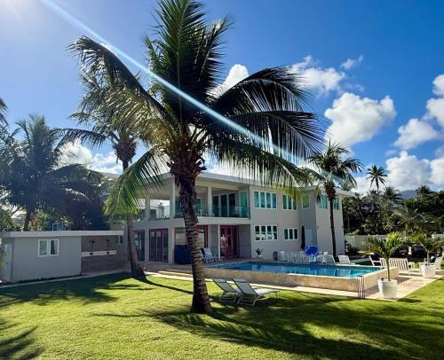Beachfront Spacious Luxury Villa Private Pool in Plaja Fortuna