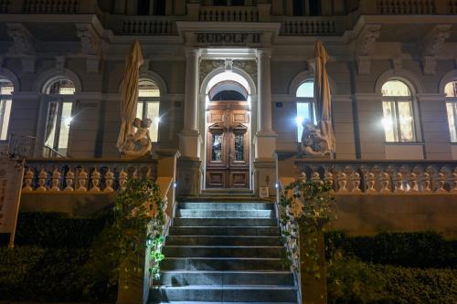 Фасада на хотела, Hotel Rudolf II Karlovy Vary in Карлови Вари
