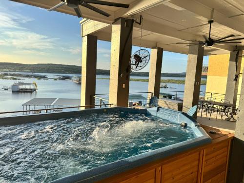 Jacuzzi, Lakefront Retreat with Heated Swim Spa, Lakefront in Lago Vista (TX)