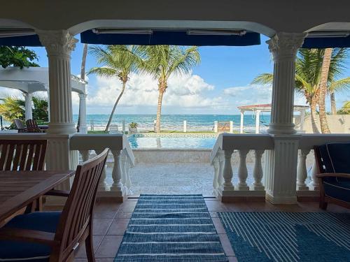 Beachfront Luxury Bungalow Private Premium Pool in Plaja Fortuna