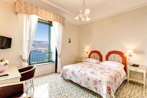 Double or twin room, sea view