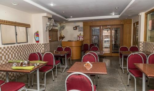 Restaurant, Hotel Metropark - Vadapalani in Vadapalani