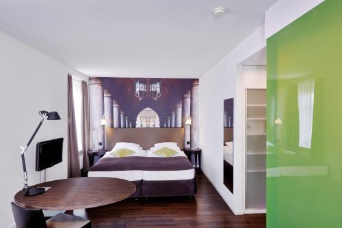 room detail thumbnail 0