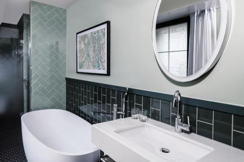 room detail thumbnail 2