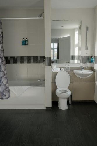 room detail thumbnail 2