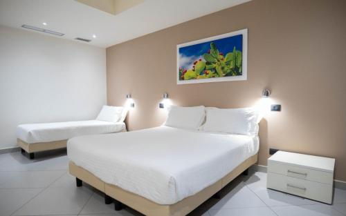 1 queen bed, 1 sofa bed