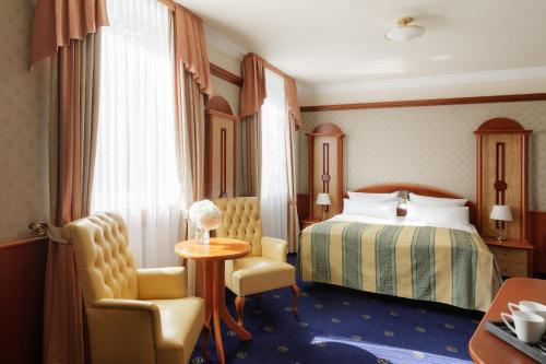 1 queen bed