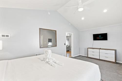 5218 Beach Drive C - main image