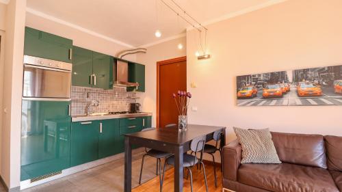 廚房, Modern Loft - with Balcony and Parking in 塞拉維爾皮斯托伊斯