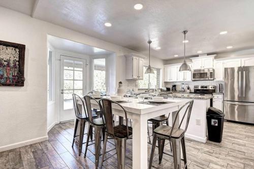 Scottsdalestays 6BR-Pool-Spa-Theater-Events-Golf. – khách sạn tại Bắc Phoenix