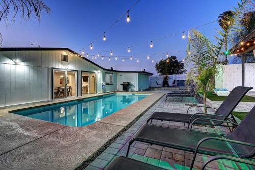 Scottsdalestays 6BDRM-4BA-14 BED-Pool-Spa-Theater. – khách sạn tại Bắc Phoenix