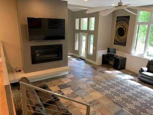 25-Bed, Amenity-Rich Estate in a Private Forest in 斯普林城