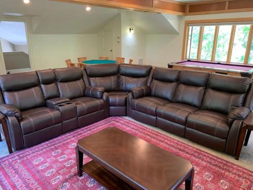 25-Bed, Amenity-Rich Estate in a Private Forest in 斯普林城