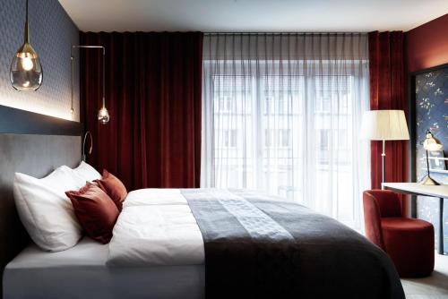 Sorell Boutique-Hotel Seefeld Zürich Room Type - Standard King Room Street Side