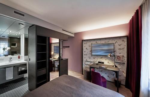 room detail thumbnail 1