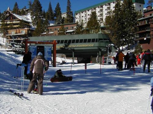 Heavenly Stagecoach Ski Retreat - image 13