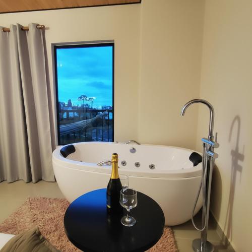 Canto Dos Amores Suites - Banheira De Hidromassagem E Vista - Campos do Jordão