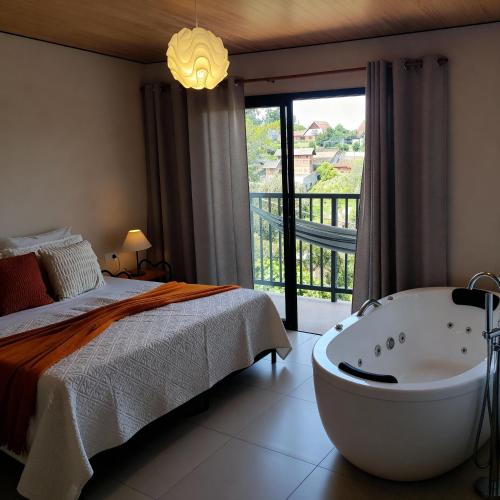 Canto dos Amores Suites - Banheira de Hidromassagem e vista