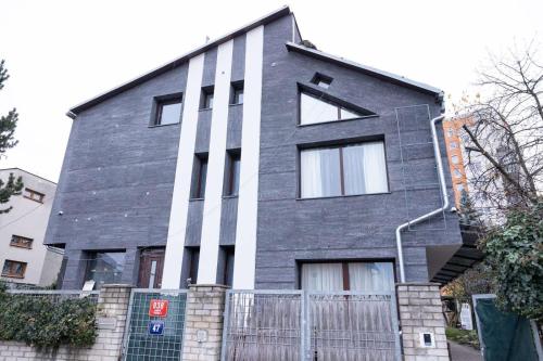 Novohome – khách sạn tại Vrane Nad Vltavou