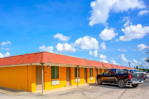 Budget Inn By OYO Edinburg Hwy 281