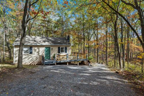 A Humble Abode - A Modern Woodsy Retreat in Great Cacapon, USA