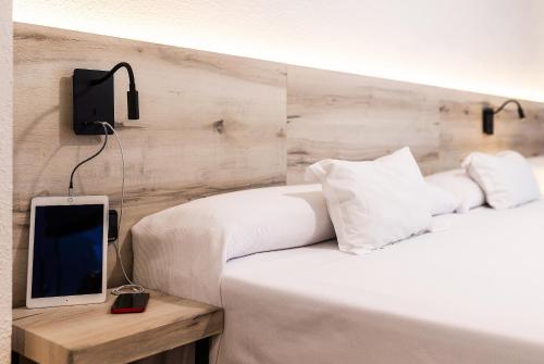 3 twin beds