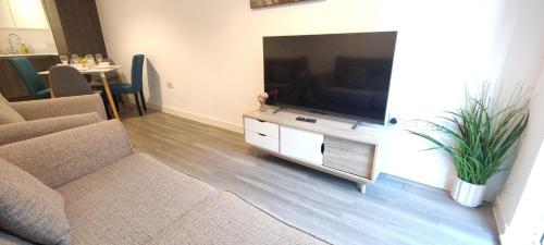 Bee Halo - Work N Relax 500Mbps WiFi, Netflix, City Centre, Paid Private Parking , Balcony and Memory Foam Beds, Manchester (fotografie 9)