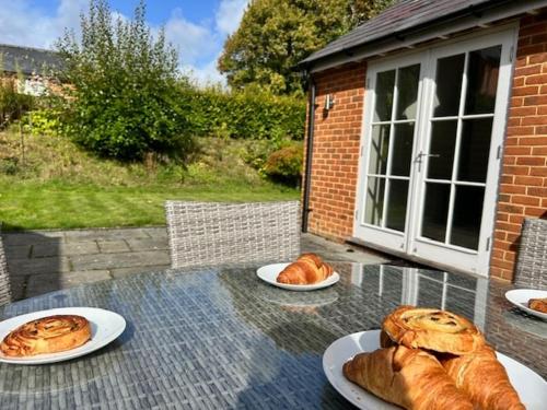 Balcony/terrace, The Lodge - Elegant Peaceful Countryside Escape in Devizes