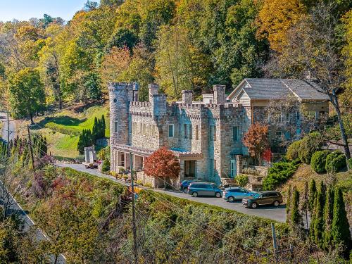 Manor at Berkeley Springs - image 2