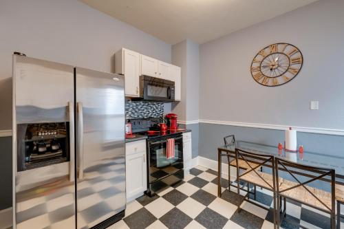 Walkable Racine Retreat! 1 Mi to Lake Michigan in Racine (Wisconsin)