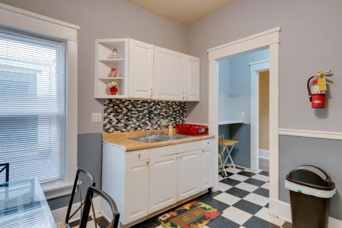 Walkable Racine Retreat! 1 Mi to Lake Michigan in Racine (Wisconsin)