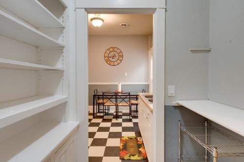 Walkable Racine Retreat! 1 Mi to Lake Michigan in Racine (Wisconsin)