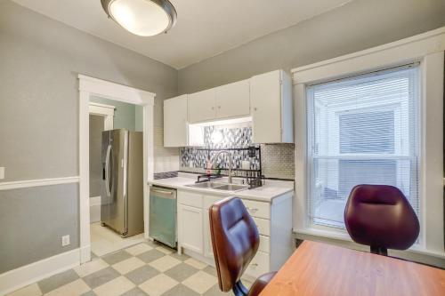 1 Mi to Lake Michigan! Urban Racine Apartment in Racine (Wisconsin)