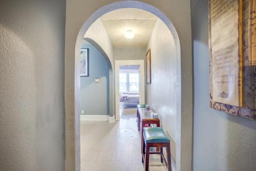 1 Mi to Lake Michigan! Urban Racine Apartment in Racine (Wisconsin)
