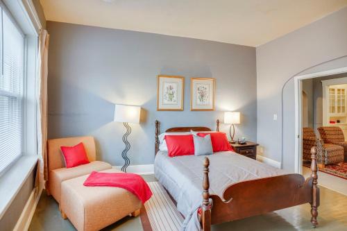 1 Mi to Lake Michigan! Urban Racine Apartment in Racine (Wisconsin)