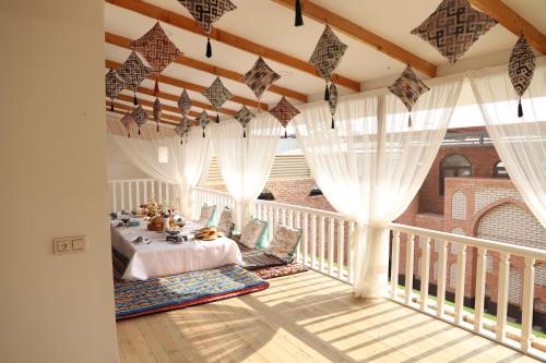 Balcony/terrace, Movarounnahr - Гостевои дом in Margilan