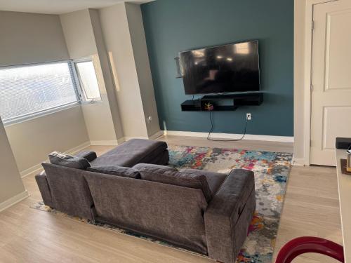 Modern Hyattsville Apartment - Walk to Metro & DC in 海厄茨維爾