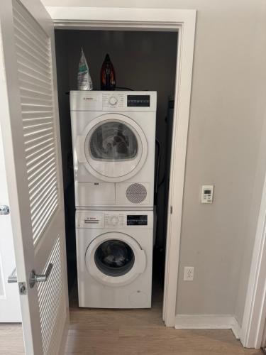 Modern Hyattsville Apartment - Walk to Metro & DC in 海厄茨維爾