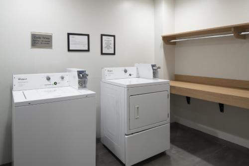 Fairfield Inn & Suites by Marriott Newark Liberty International Airport - image 31