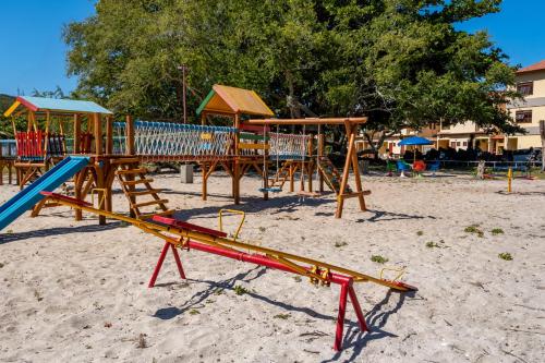 Playground, Apartamento Resort Piscina e lazer Completo, 1min Rua dos Biquinis in Jacare