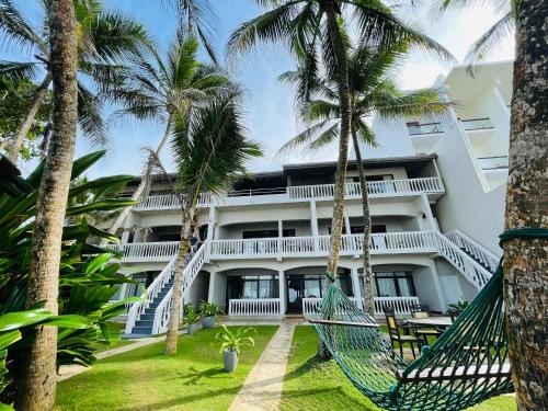 Фасада на хотела, Suite Lanka in Хиккадува